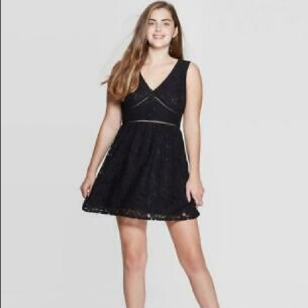 NWT-XHILIRATION-BLACK LACE DRESS-SIZE SMALL